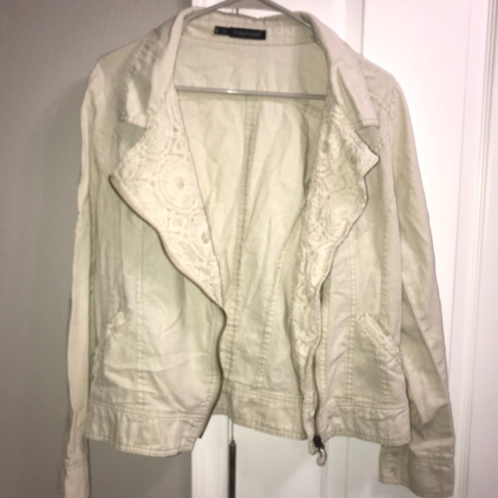 Maurice’s size 0 off white jacket